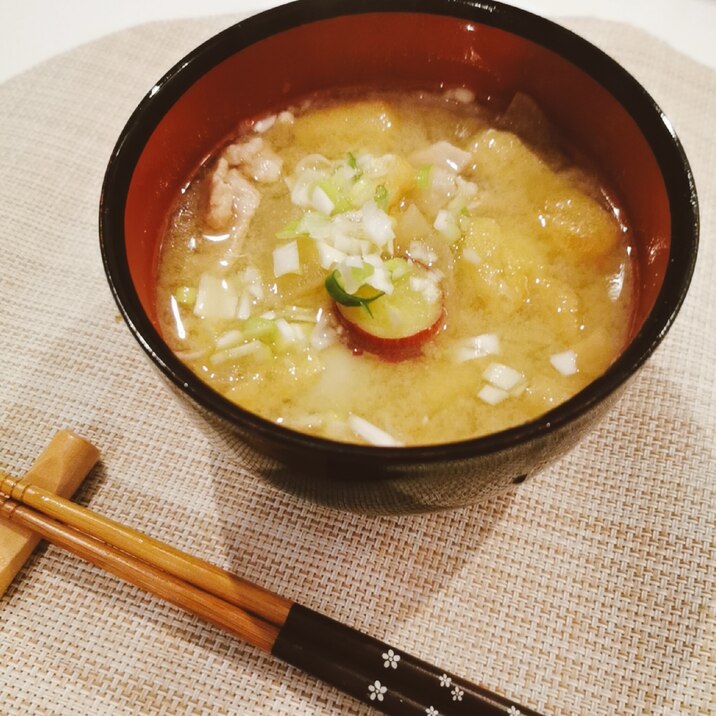 さつまいもと油揚げの味噌汁